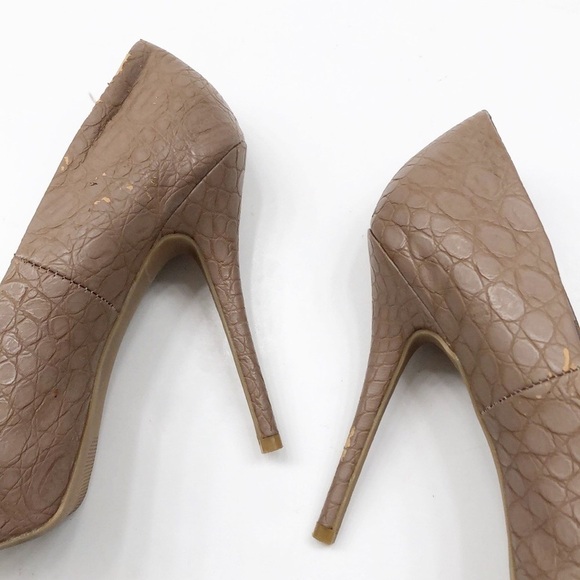 Jennifer Lopez textured platform peep toe heels - Picture 6 of 9